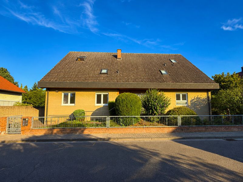 Großzügige 4-Zimmer-Erdgeschosswohnung mit eigenem Gartenanteil, Terrasse und gehobener Ausstattung